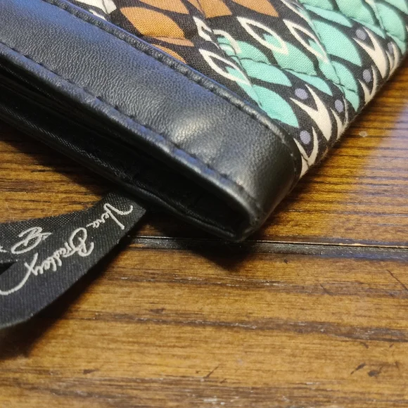 Vera Bradley Sierra Stream Magnetic Wallet Clutch Trifold - Picture 5 of 16